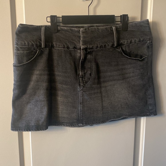 Good American Black Denim Mini Skirt - Picture 1 of 4